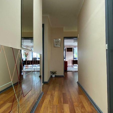 Entire Hume House Villa Melbourne Exterior photo