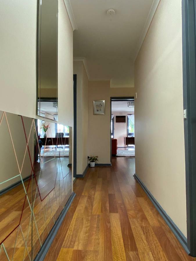 Entire Hume House Villa Melbourne Exterior photo